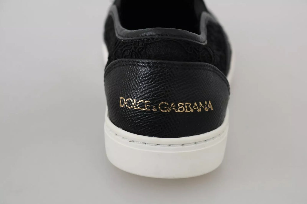 Chaussures plates noires Dolce & Gabbana en cuir avec logo en dentelle et slip-on, style élégant et confortable.