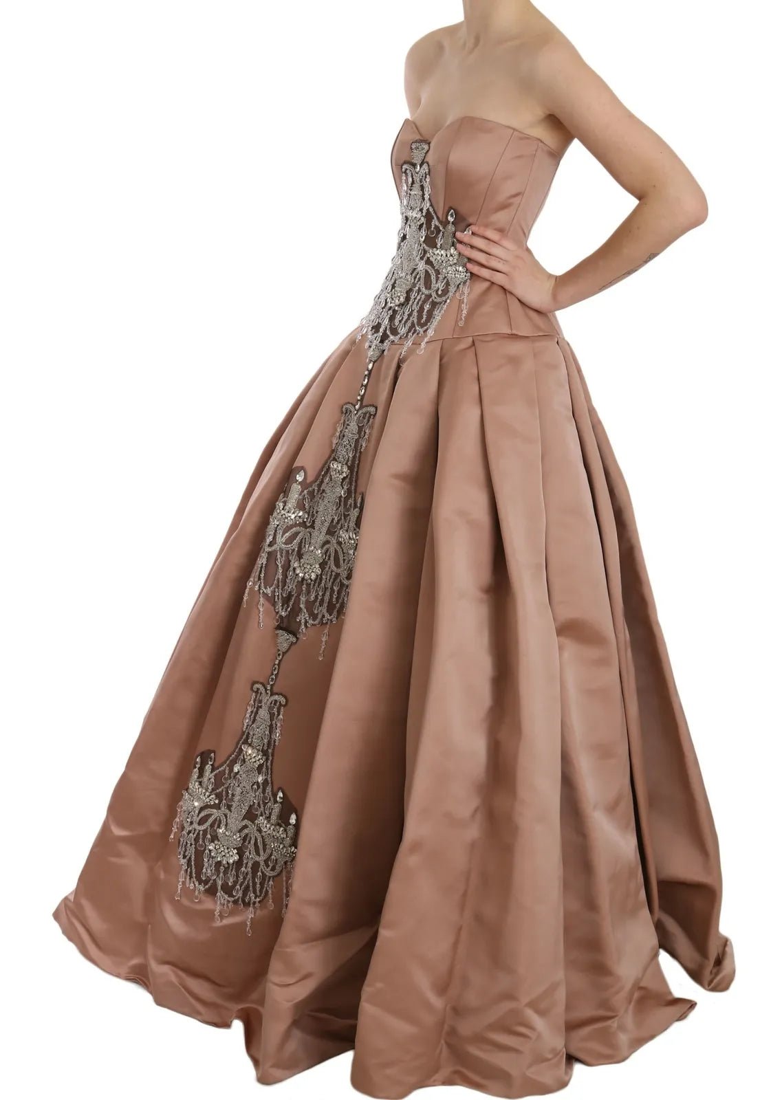 Robe de soirée en soie rose avec cristaux, robe chandelier Dolce & Gabbana, élégante et sophistiquée pour occasion spéciale.
