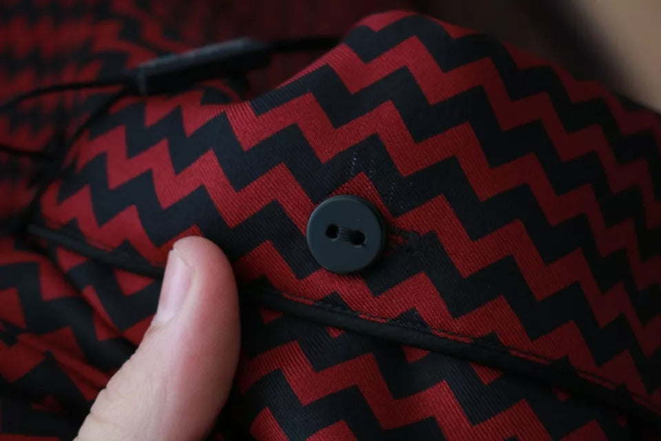 Chemise décontractée Dolce & Gabbana à motif zigzag noir et rouge, style casual élégante, vue de face.