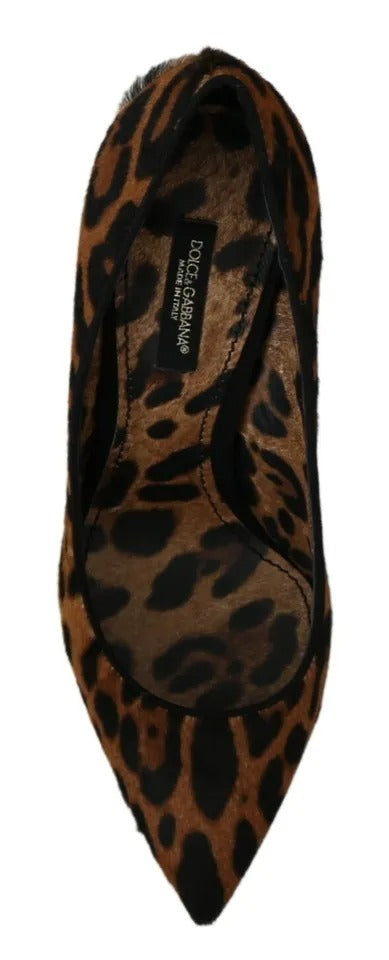 Escarpins Dolce & Gabbana en cuir pony à motif léopard marron, talons hauts élégants, vue de profil.