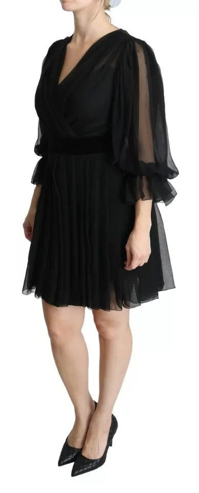 Robe courte en mesh noir plissé en soie mélangée de Dolce & Gabbana, élégante et sophistiquée.