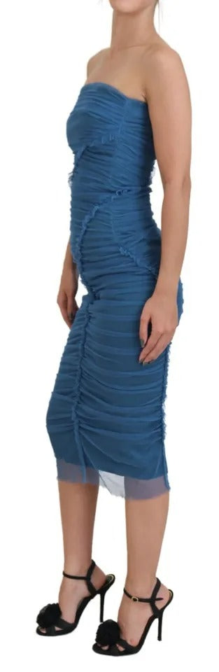 Robe fourreau en tulle bleu à bordure en mesh et drapée, de la marque Dolce & Gabbana, vue de face.