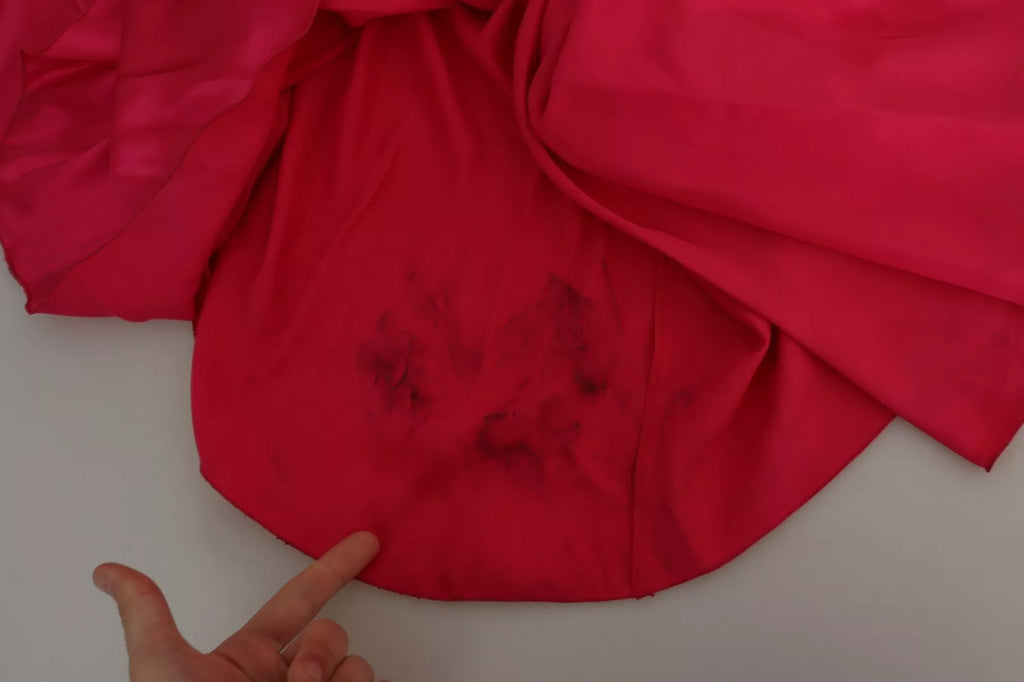 Robe midi fuchsia Dolce & Gabbana ajustée, coupe épaule unique, vêtement élégant pour femme.