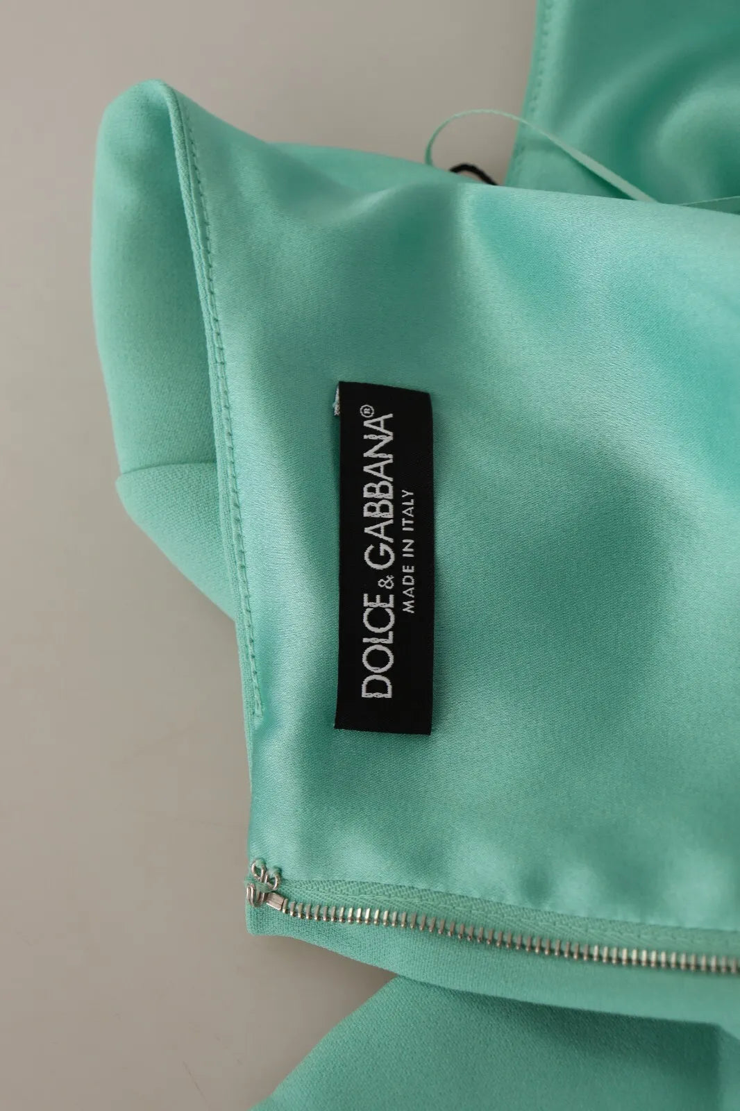 Robe midi Dolce & Gabbana vert menthe, ajustée, encolure carrée, avec style élégant et tissu léger.