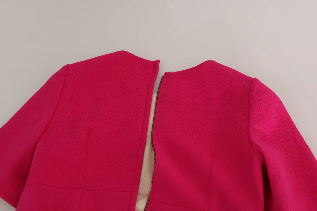 Robe Dolce & Gabbana Italia Forever en cristal rose, coupe ajustée, tissu brillant et détails élégants pour une occasion spéciale.