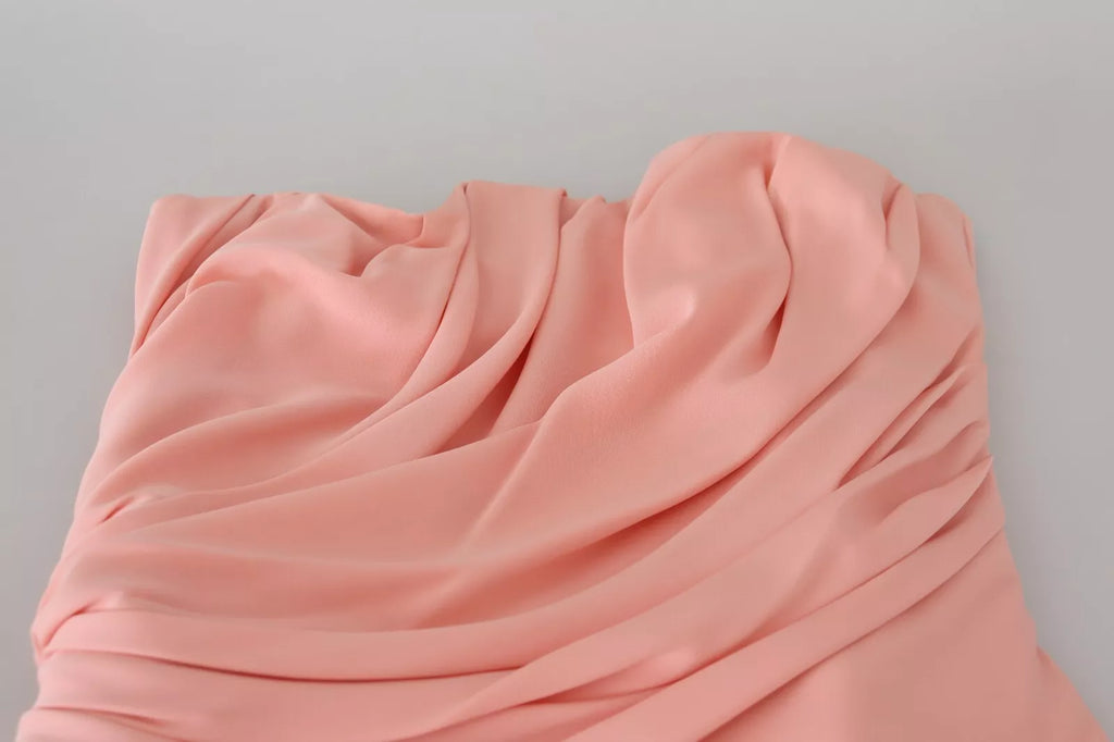 Robe bustier en soie rose de Dolce & Gabbana, robe longue ajustée sans bretelles, élégante et sophistiquée.