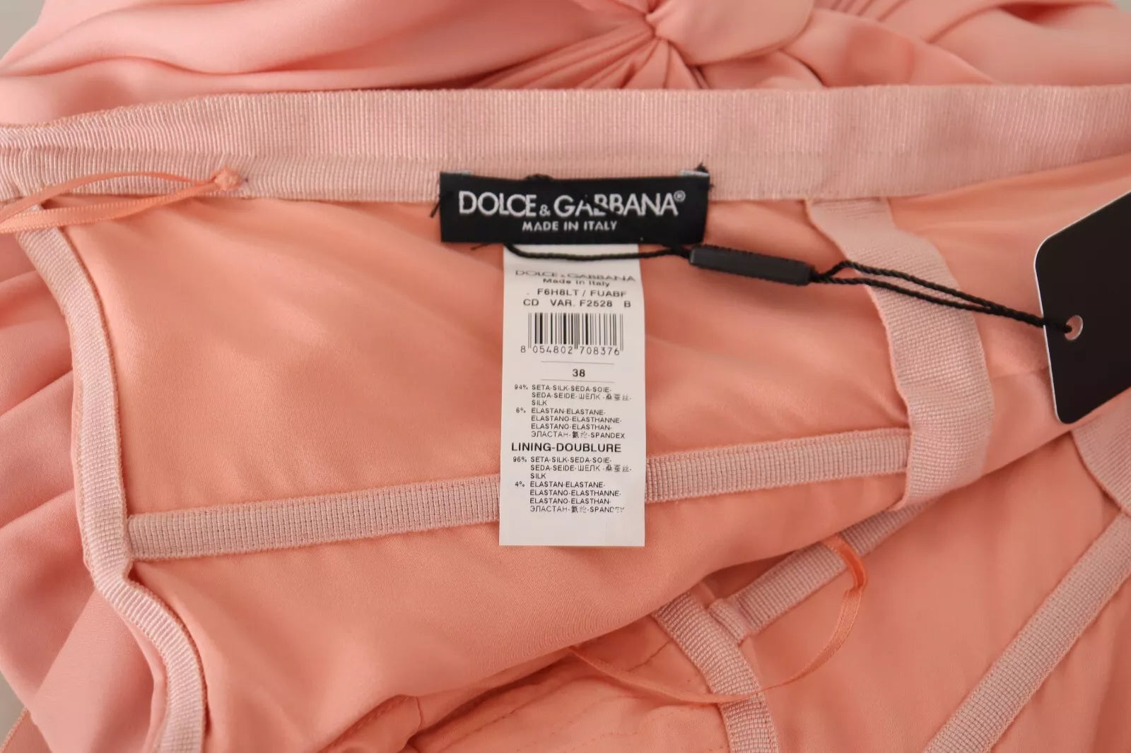 Robe bustier en soie rose Dolce & Gabbana, robe droite sans bretelles, élégante et ajustée, vue de face sur mannequin.