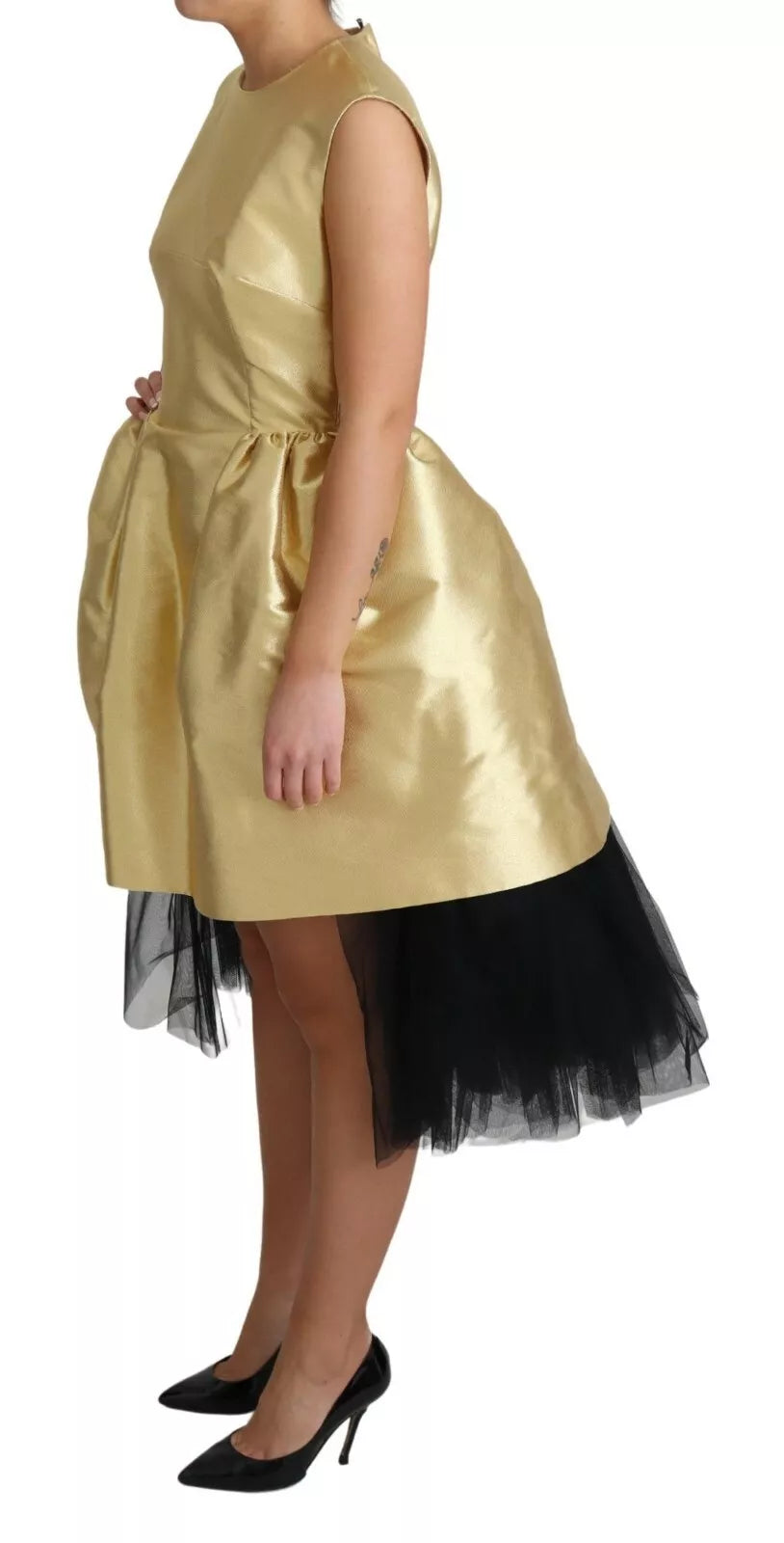 Robe sans manches en tulle doré en polyester de Dolce & Gabbana, coupe en ligne A élégante et sophistiquée.