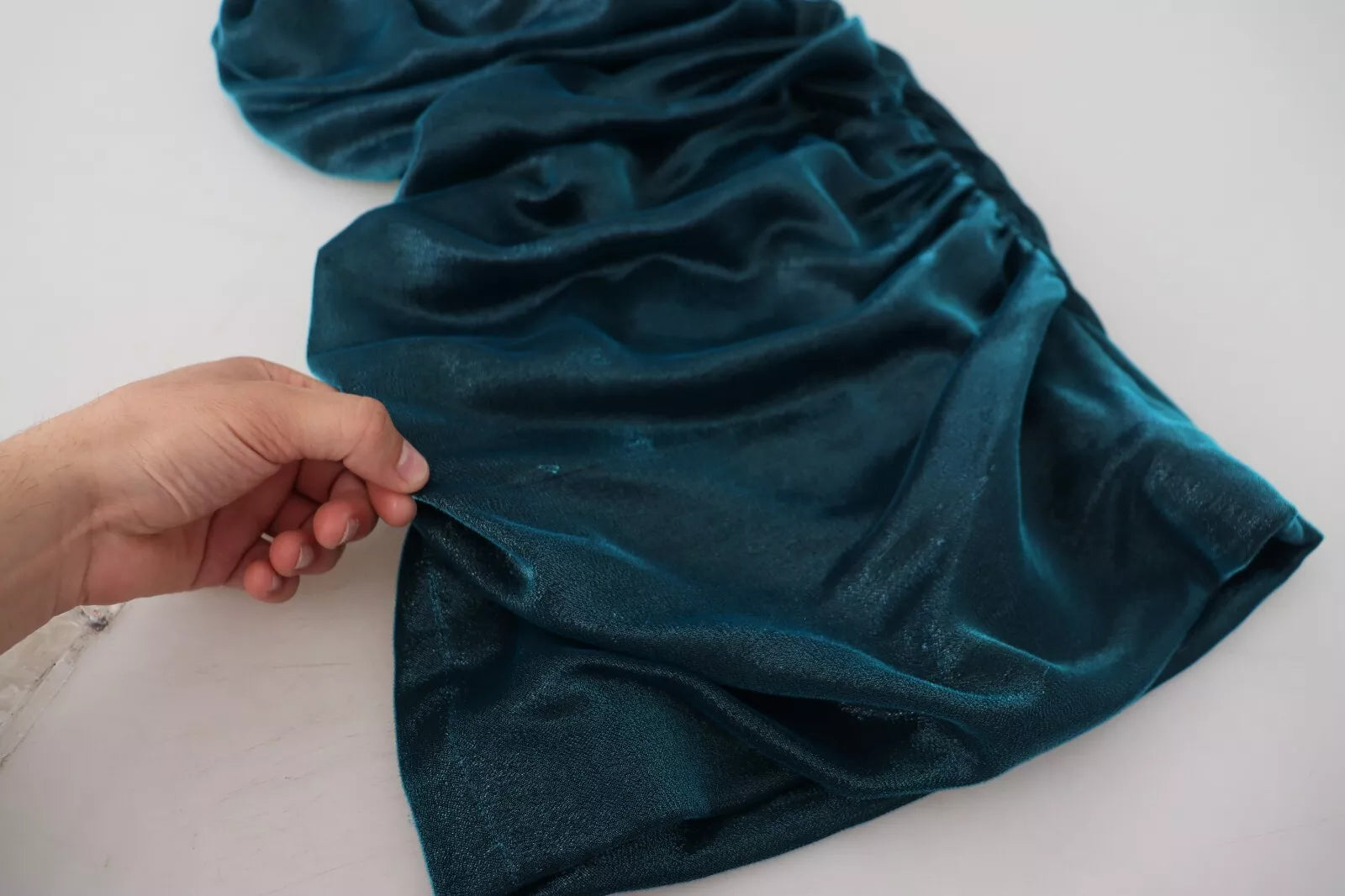 Robe bustier en satin bleu mélangé de soie de Dolce & Gabbana, robe ajustée et sans bretelles élégante.