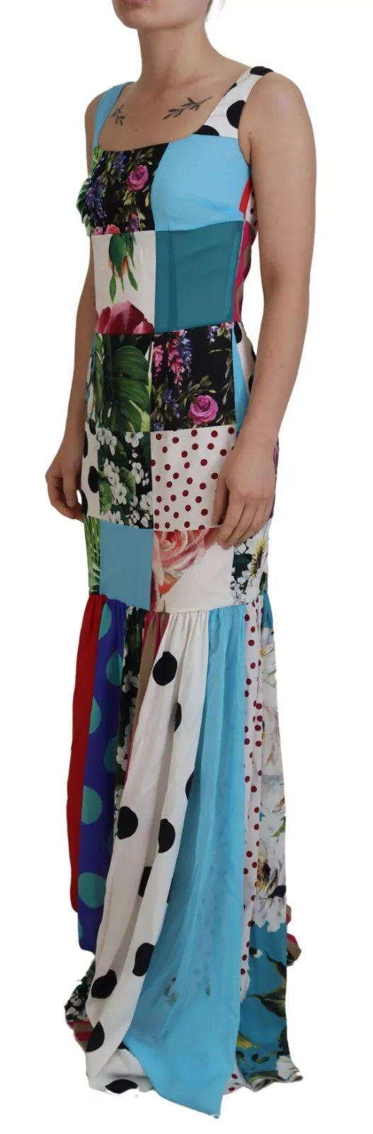 Robe longue en soie Dolce & Gabbana à patchwork multicolore, coupe ajustée, style élégant et sophistiqué.