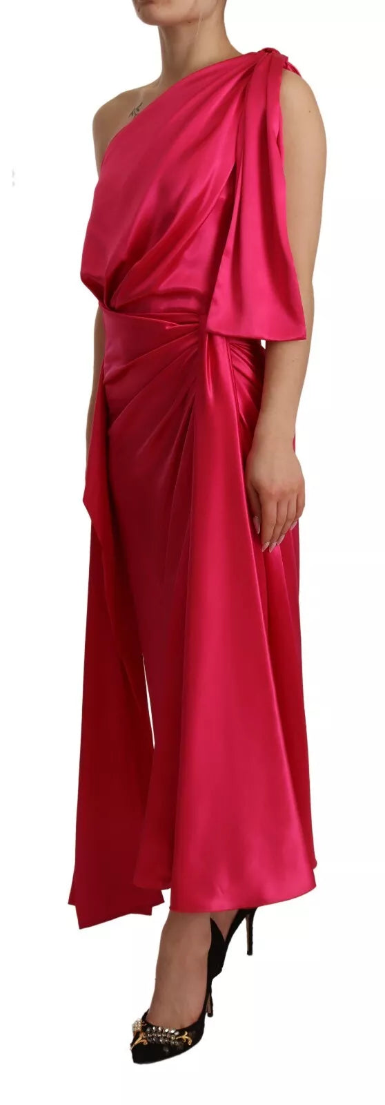 Robe midi en soie rose Dolce & Gabbana, ajustée et moulante, avec une seule épaule, élégante et sophistiquée.