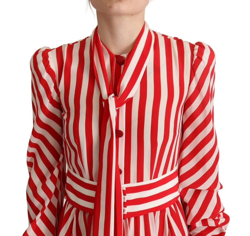 Robe longue en soie blanche et rouge de style shift A-line signée Dolce & Gabbana, élégante et fluide.