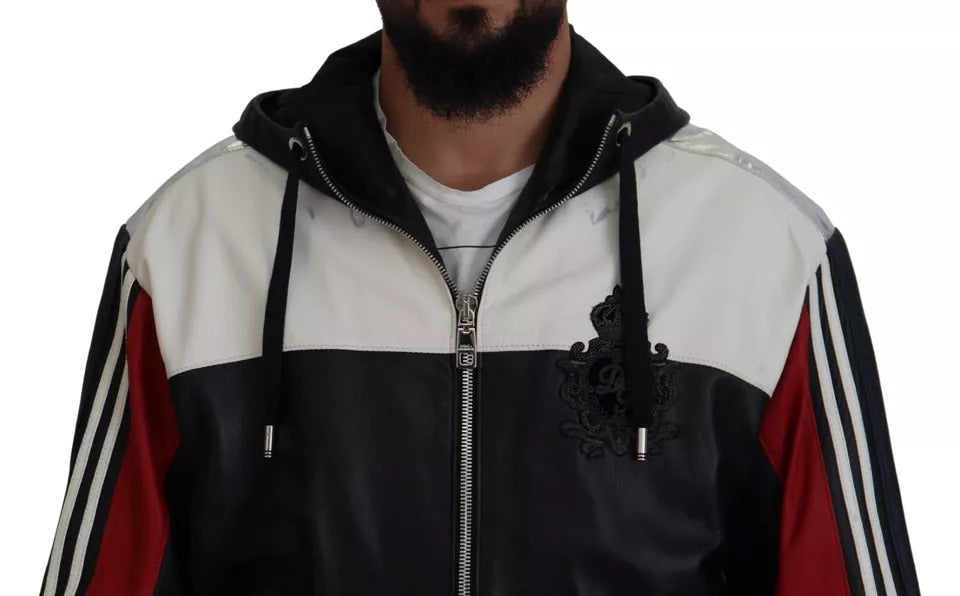 Veste blouson en cuir noir Dolce & Gabbana avec capuche, coupe moderne et détails élégants, portée sur mannequin.