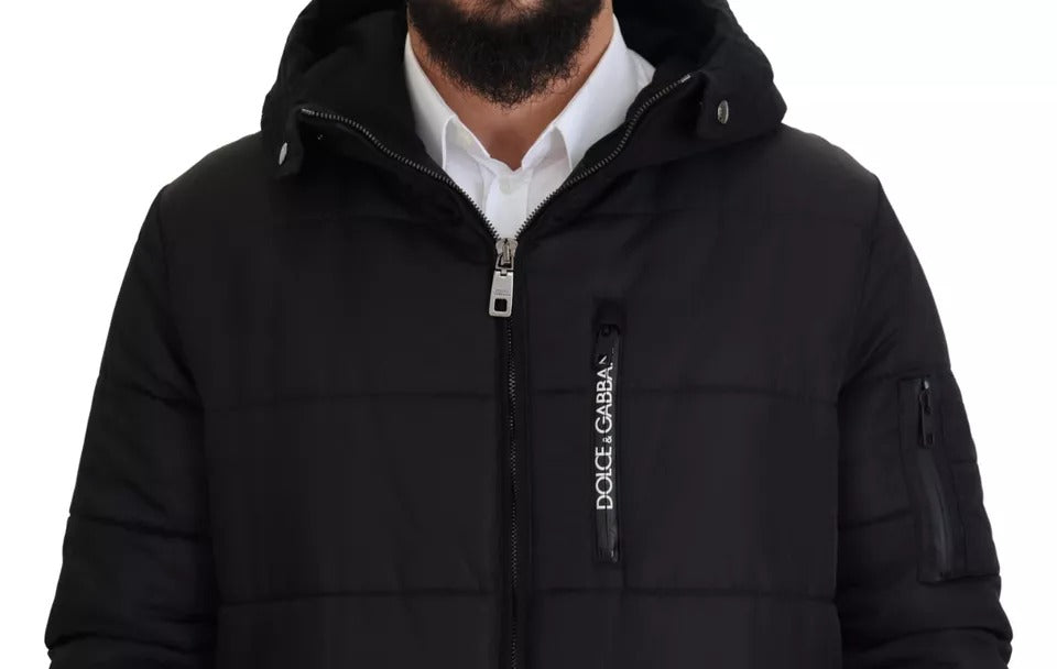 Veste d'hiver noire en nylon avec capuche de la parka Dolce & Gabbana, veste chaude et élégante pour l'hiver.