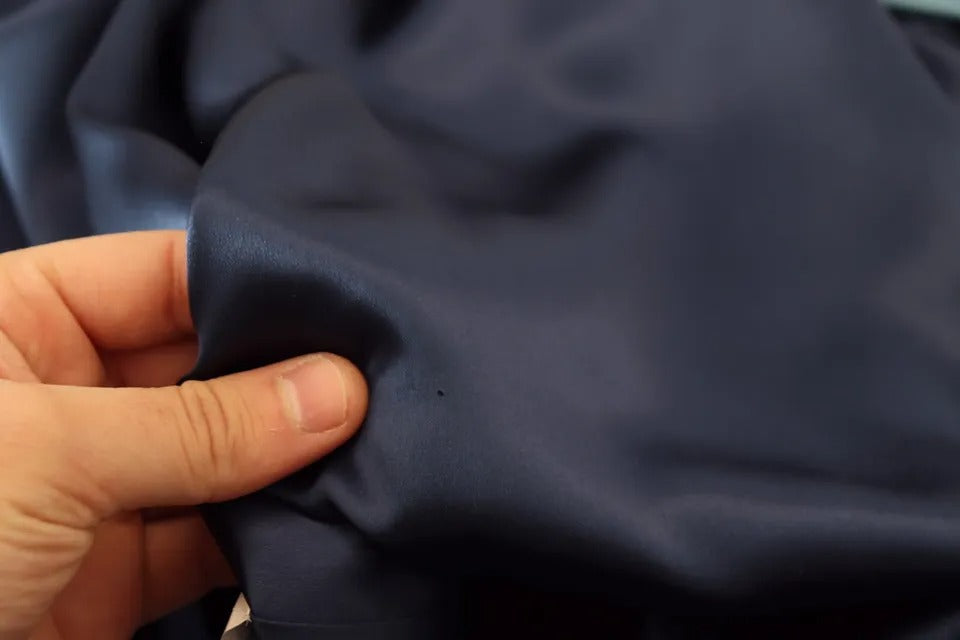 Ceinture en satin et soie bleue de Dolce & Gabbana, pour robe ou veste, avec boucle élégante et finition raffinée.