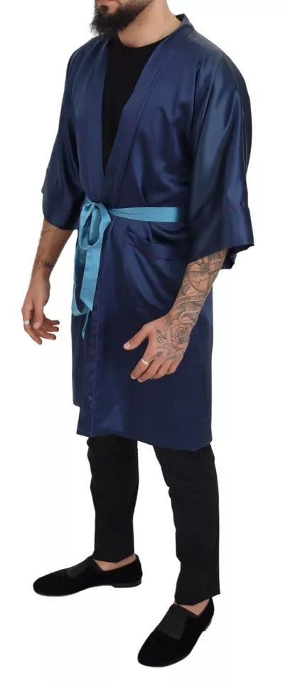 Ceinture en satin bleu en soie de Dolce & Gabbana, portée avec une robe ou une veste élégante.