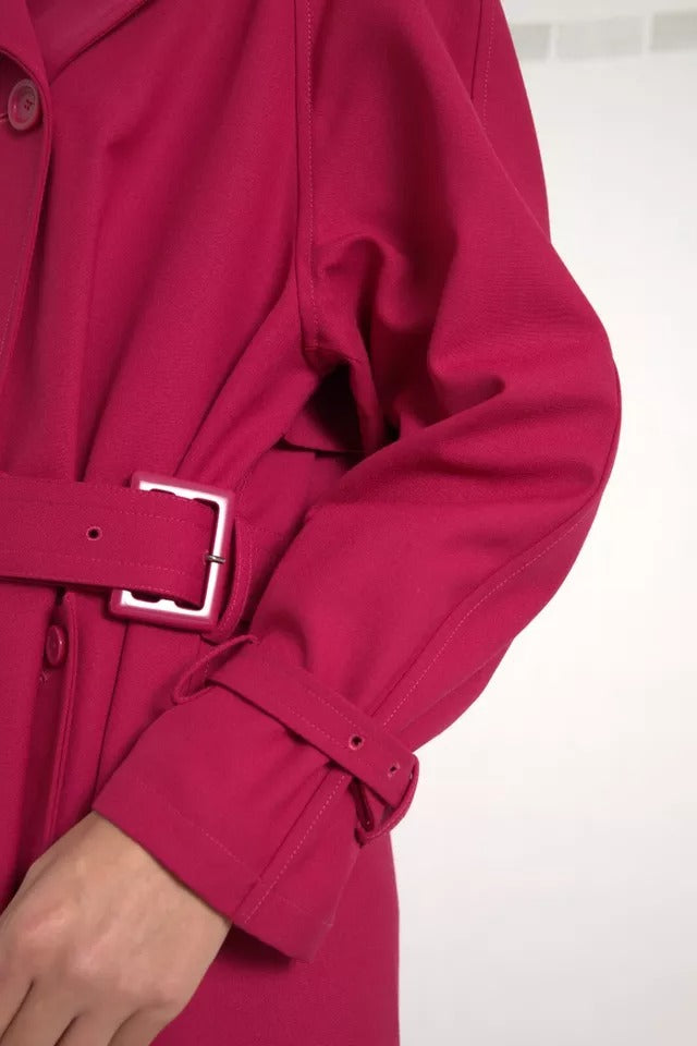 Manteau trench double boutonnage en rose foncé de Dolce & Gabbana, veste élégante en tissu léger.