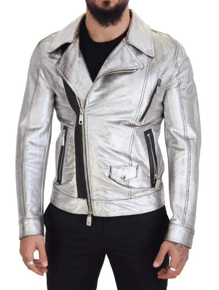 Blouson en cuir d'agneau argenté de style biker de Dolce & Gabbana, visible avec détails de finition en cuir.