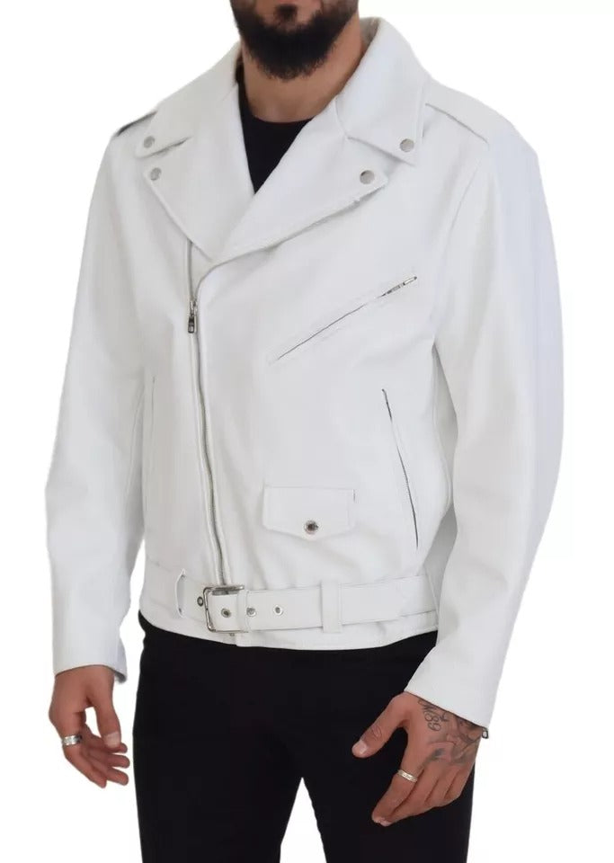 Blouson en cuir blanc Dolce & Gabbana pour homme avec fermeture éclair, style biker et détails modernes visible sur l'image.