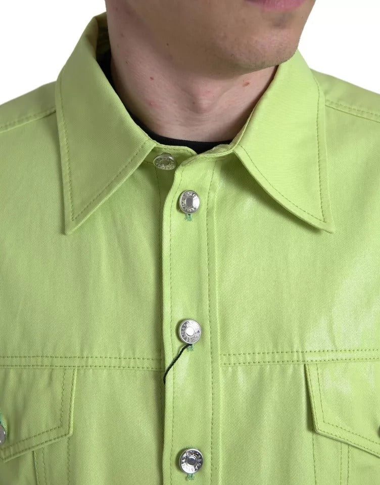 Chemise décontractée en coton vert de Dolce & Gabbana avec col et boutons, vue de face.