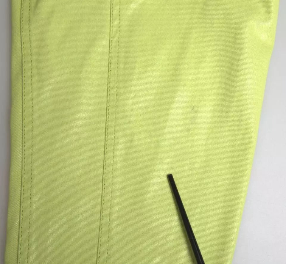 Chemise décontractée en coton vert Dolce & Gabbana avec col et boutons, vue de face.