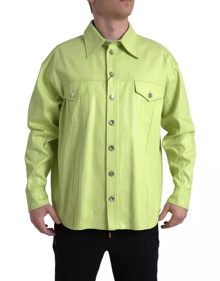 Chemise décontractée à col en coton vert de Dolce & Gabbana avec boutons, vue de face sur un mannequin.