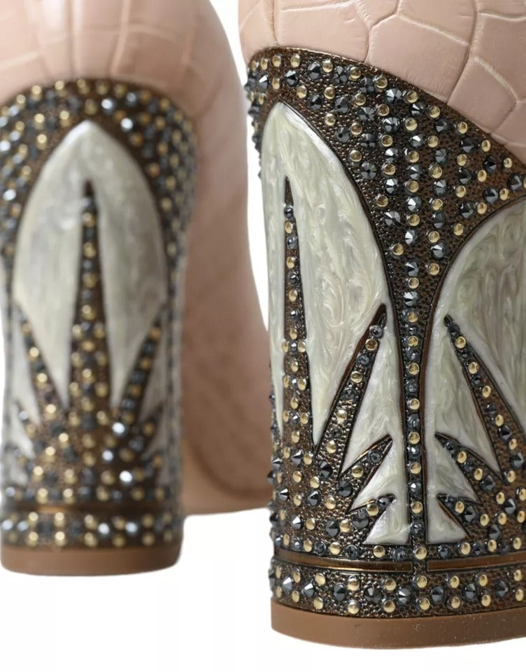 Chaussures Mary Janes en cuir beige de Dolce & Gabbana avec embellissements élégants et détails raffinés.