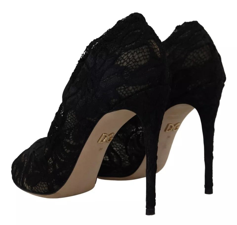 Chaussettes extensibles noires Dolce & Gabbana avec broderie en dentelle Taormina, portées avec des bottines en cuir.