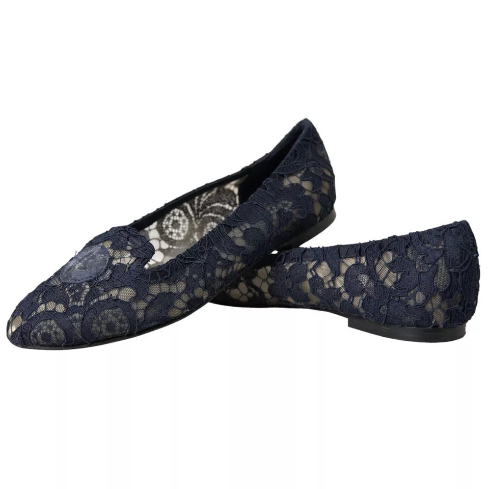 Chaussures plates Dolce & Gabbana Taormina en dentelle bleu foncé, mocassins slip-on élégants et raffinés.