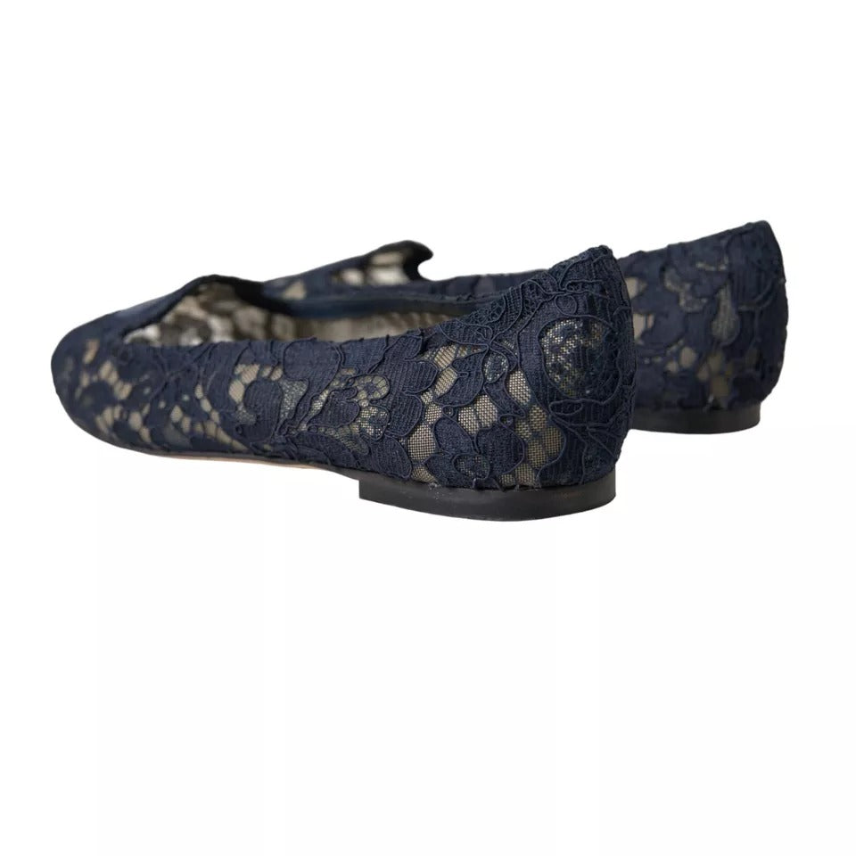 Chaussures plates Dolce & Gabbana Taormina en dentelle bleue foncée, slip-on élégantes pour femme.
