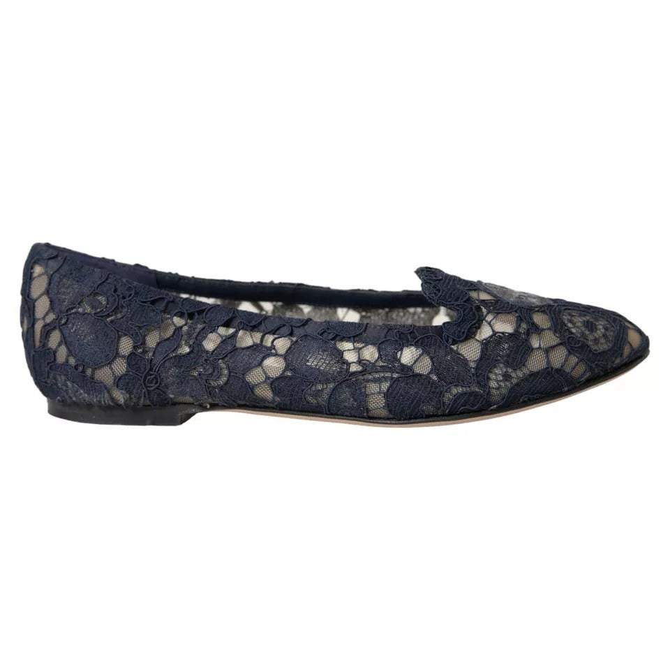 Chaussures plates Dolce & Gabbana Taormina en dentelle bleue foncée, slip-on élégantes pour femmes.