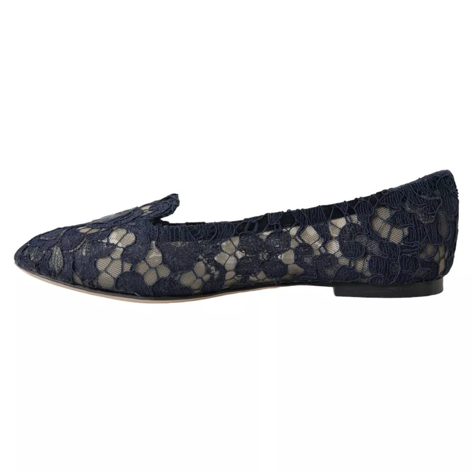 Chaussures Dolce & Gabbana Taormina en dentelle bleue foncée, slips on élégants avec design raffiné.