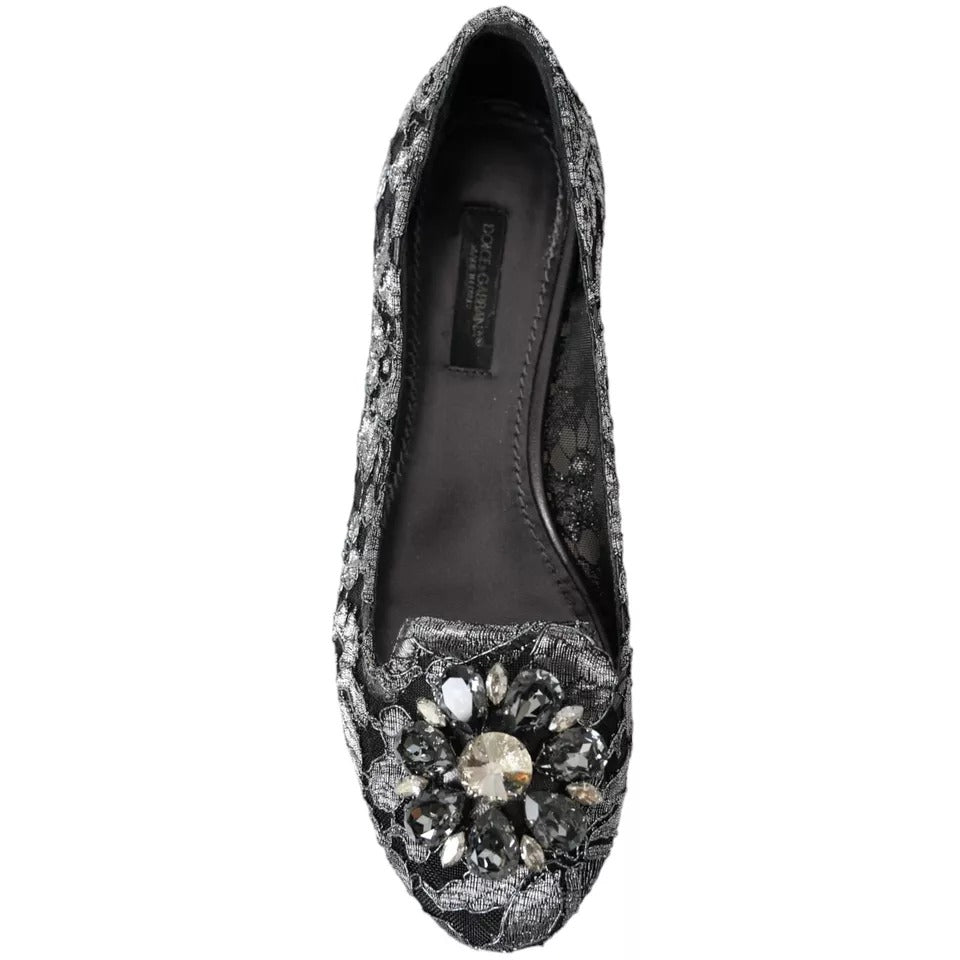 Chaussures ballerines Dolce & Gabbana en dentelle gris et noire avec cristaux, style élégant et sophistiqué.