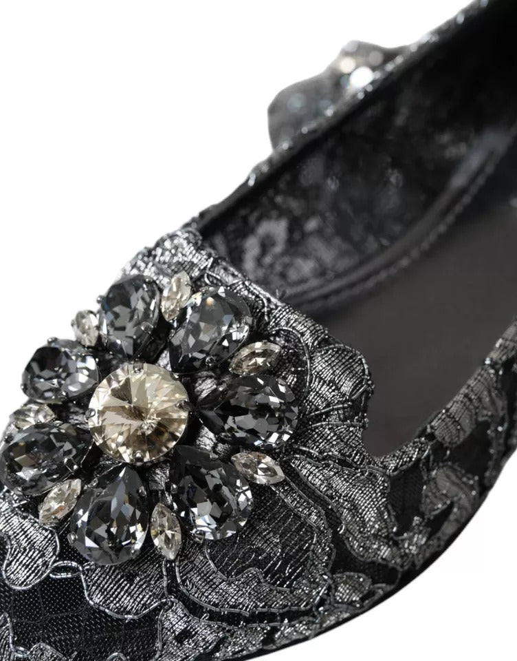 Chaussures ballerines Dolce & Gabbana en dentelle gris et noir avec cristaux, style élégant et sophistiqué.