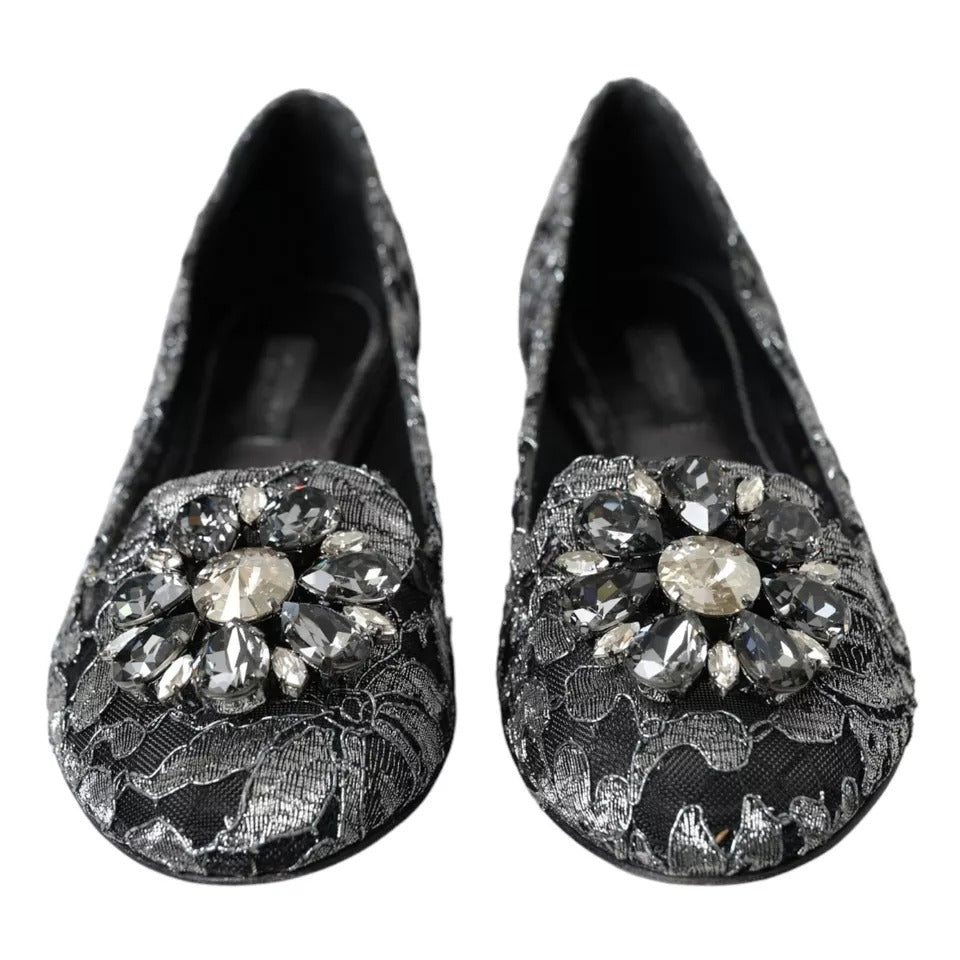 Chaussures ballerines Dolce & Gabbana en dentelle gris et noire avec cristaux, style élégant et sophistiqué.