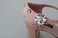 Chaussures à talons Dolce & Gabbana en brocart rose avec cristaux et bride à la cheville, élégantes et luxe.