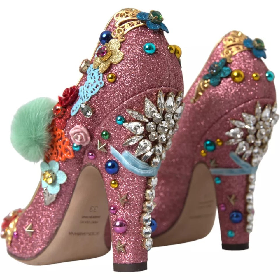 Chaussures Dolce & Gabbana Mary Jane roses en fourrure rose avec embellissements roses, style élégant et sophistiqué.