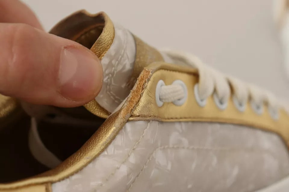 Sneakers blanches Dolce & Gabbana Portofino en nacre, chaussures décontractées élégantes, vue de face sur fond neutre.