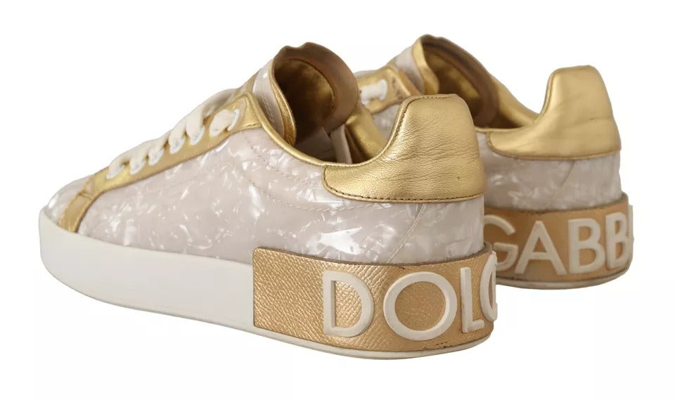 Sneakers blanches Dolce & Gabbana Portofino en nacre pour un style casual élégant, vue de côté avec détails de la semelle.