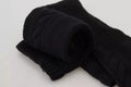 Chaussettes longues en laine noire pour femmes de Dolce & Gabbana, accessoire élégant et confortable, portée jusqu'aux mollets.