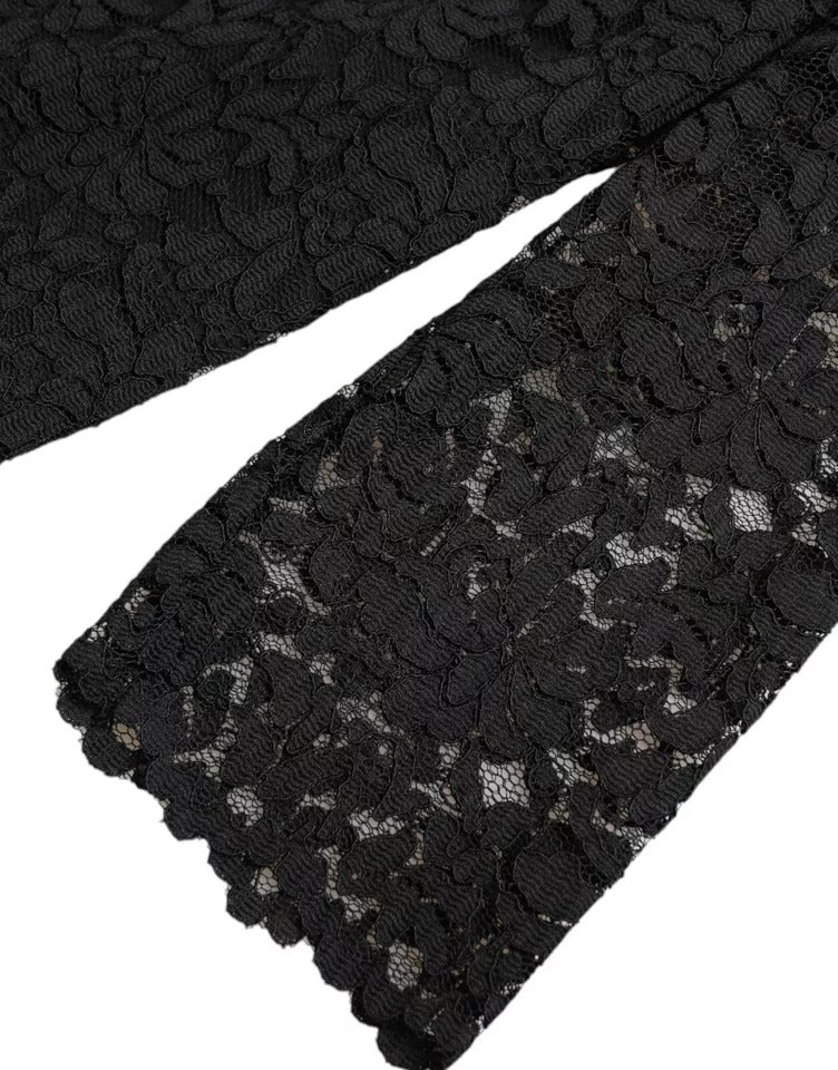 Blouse noire Dolce & Gabbana en dentelle florale avec détails élégants, portée comme haut ou t-shirt.