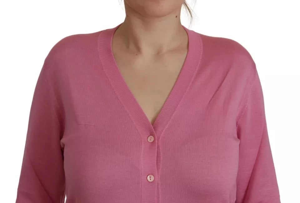 Cardigan rose en soie à boutons Dolce & Gabbana, pull élégant en 100 % soie avec détails sophistiqués.