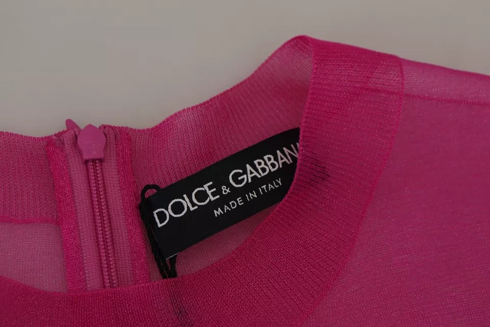 Sweat-shirt en polyester rose fuchsia de Dolce & Gabbana avec col ras du cou, porté sur un mannequin.