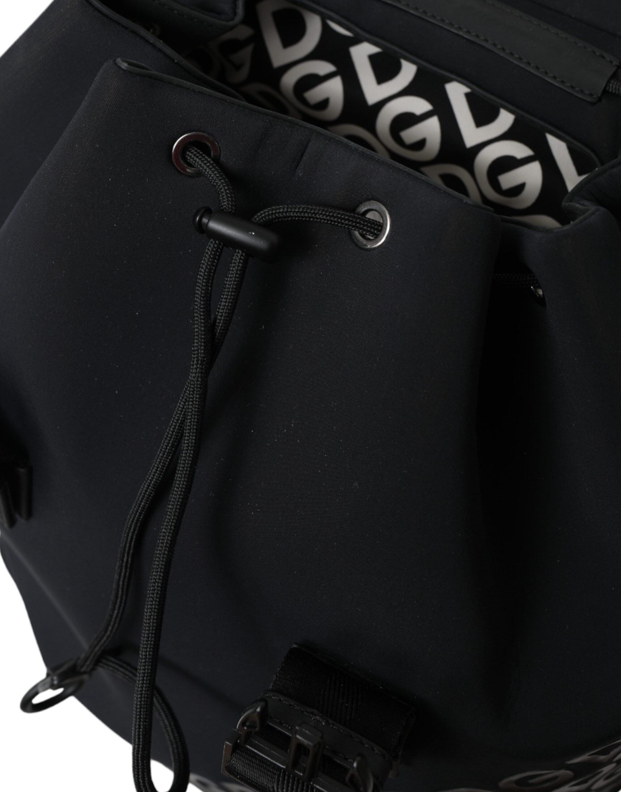 Sac à dos Dolce & Gabbana en néoprène noir avec logo DG, design élégant et pratique pour un style moderne.