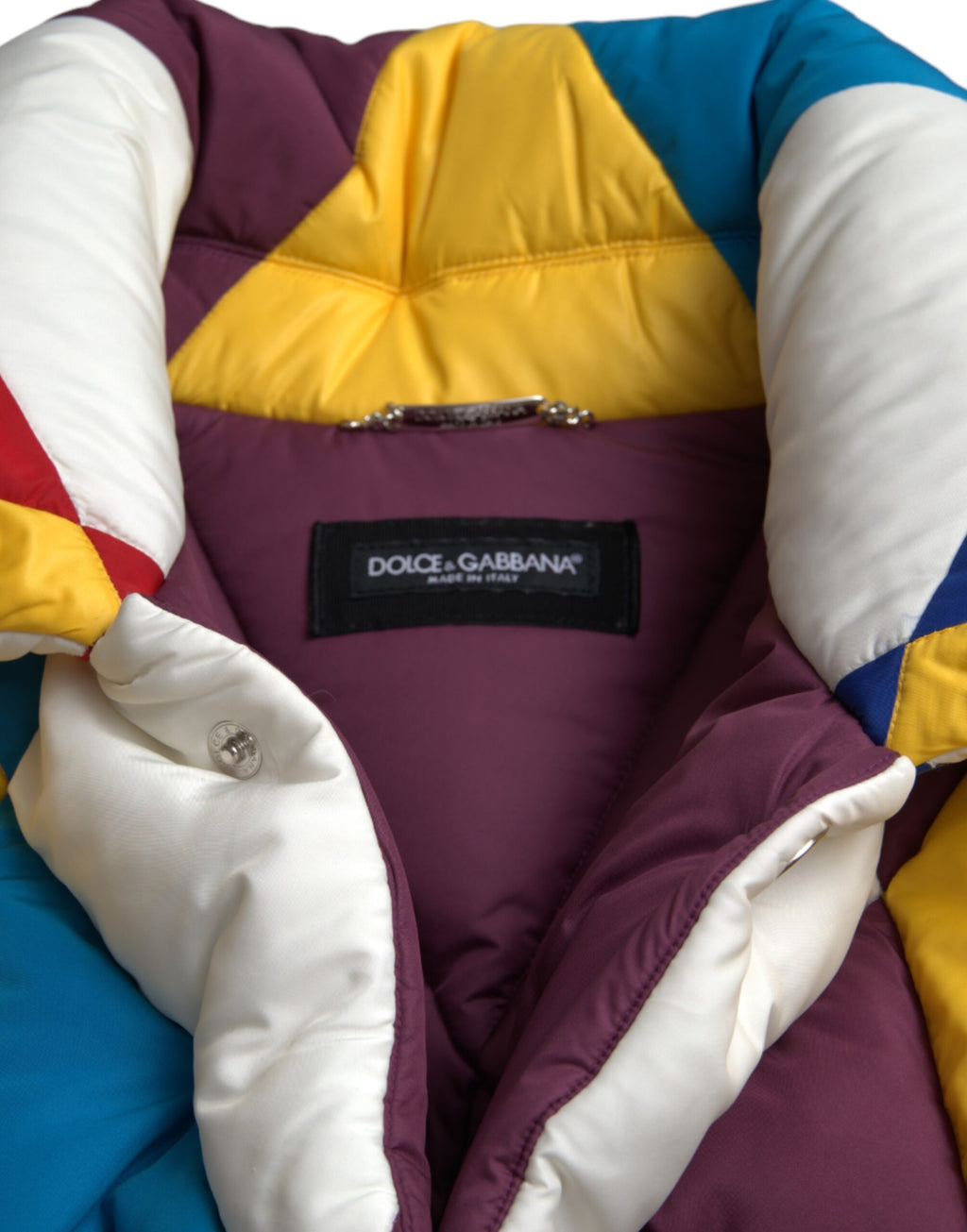 Doudoune homme Dolce & Gabbana multicolore, coupe légère et rembourrée, avec capuche et fermeture à glissière.
