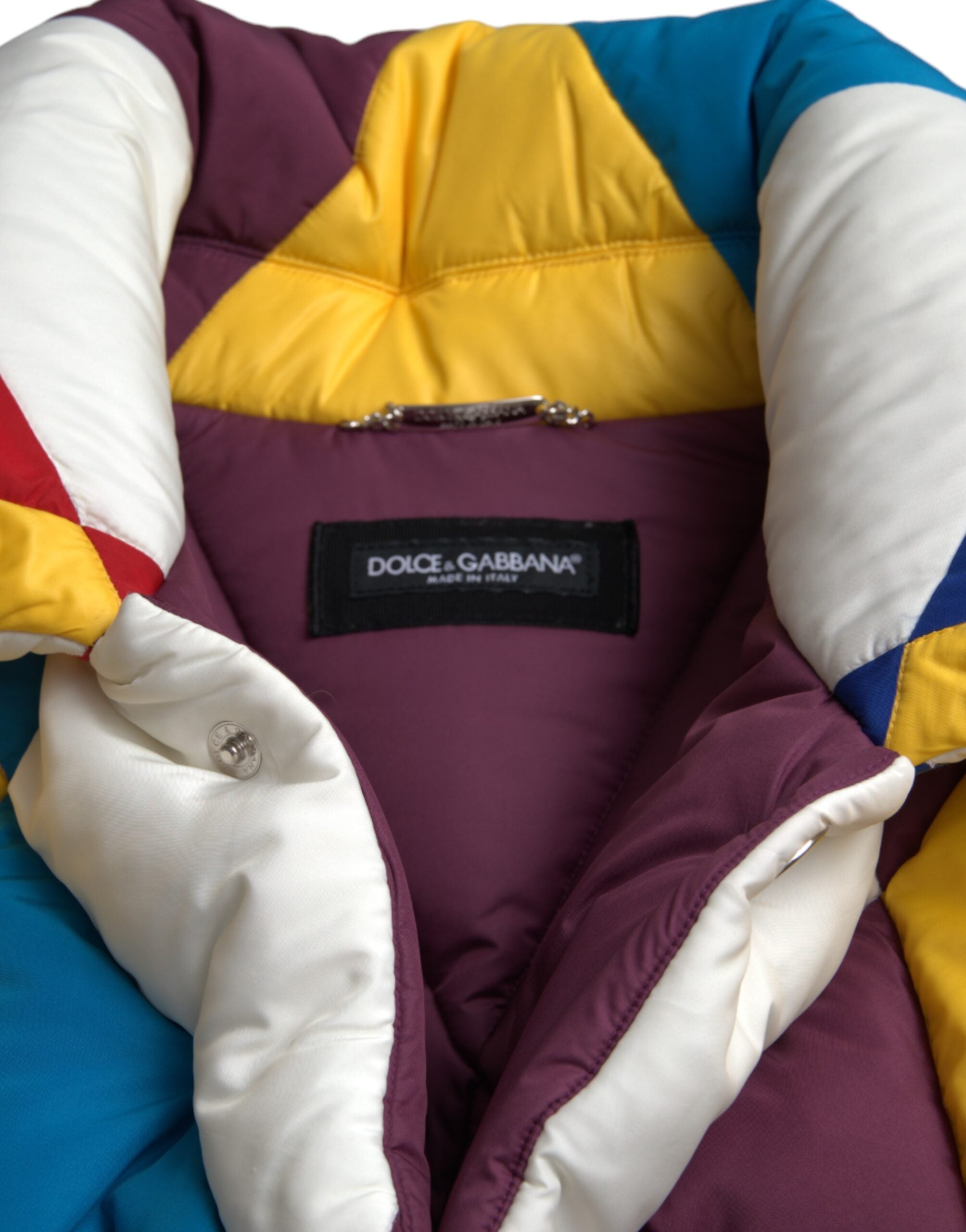 Doudoune homme Dolce & Gabbana multicolore, coupe légère et rembourrée, avec capuche et fermeture à glissière.