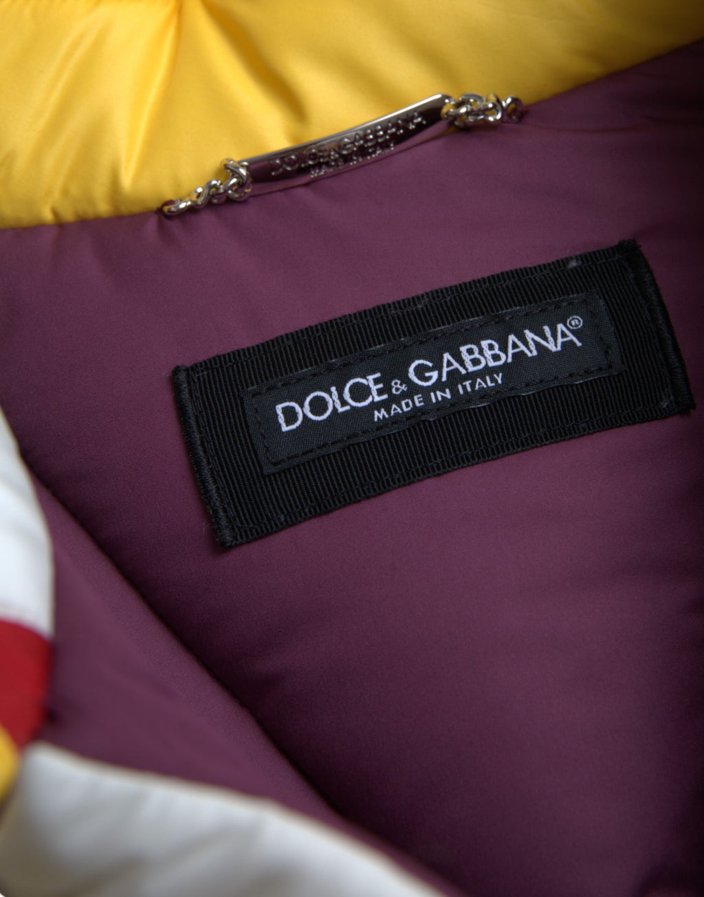 Veste homme Dolce & Gabbana multicolore, coupe vent rembourrée avec capuche et design tendance.