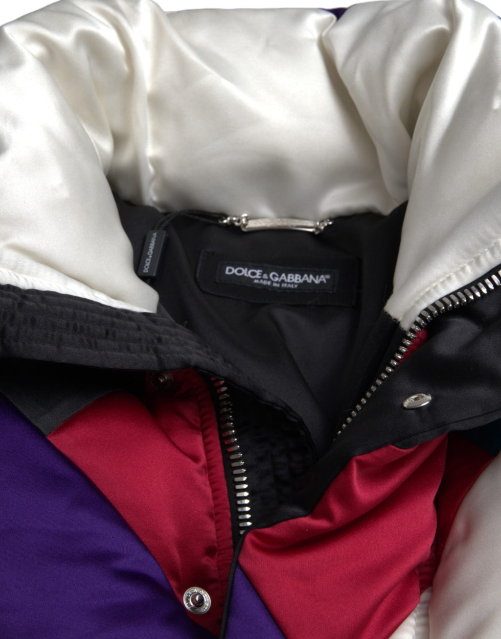Veste puffer Dolce & Gabbana avec logo multicolore, coupe décontractée, idéale pour le style urbain et le confort.