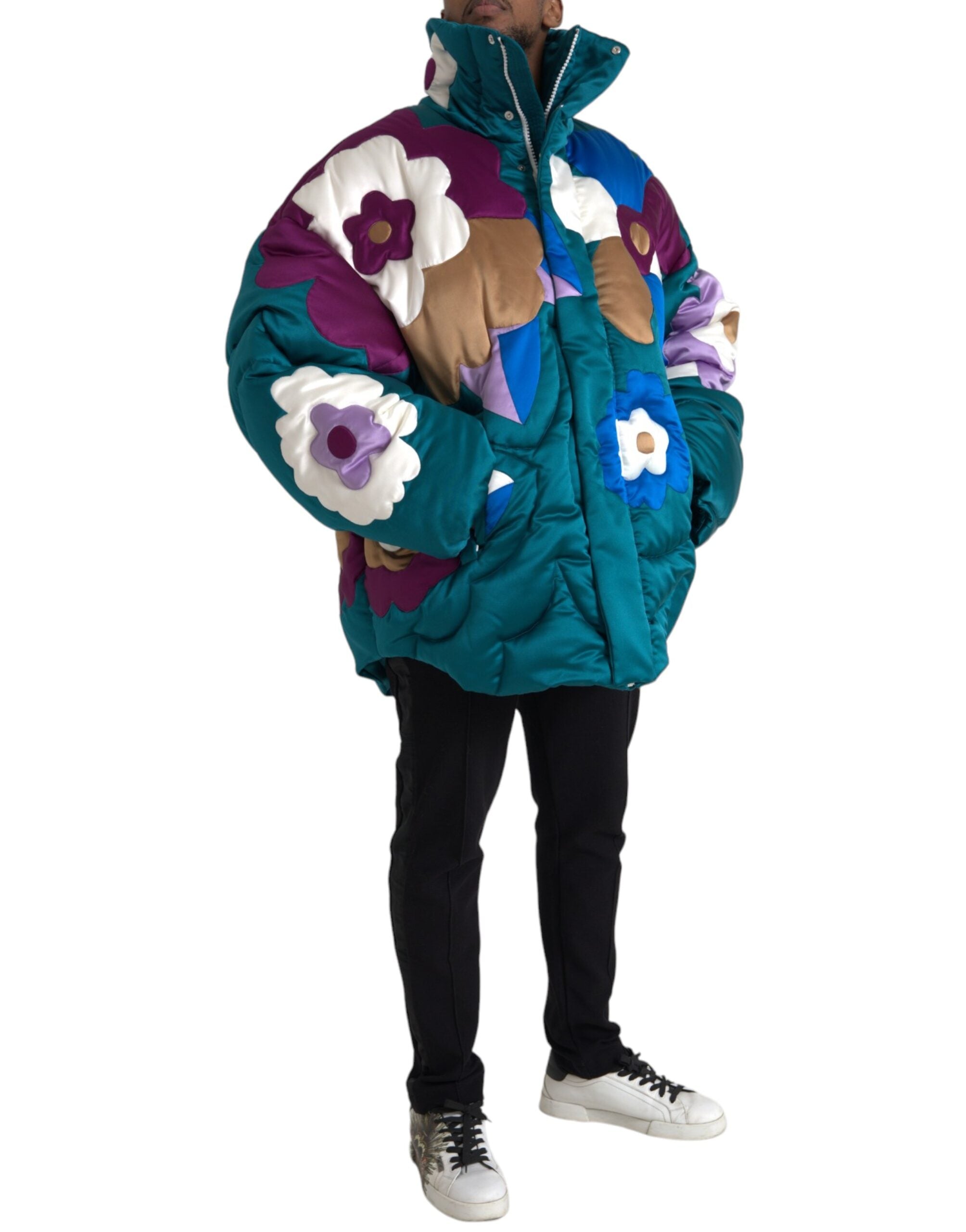 Doudoune Dolce & Gabbana multicolore à fleurs avec capuche, coupe puffer, élégante veste imperméable pour femme.