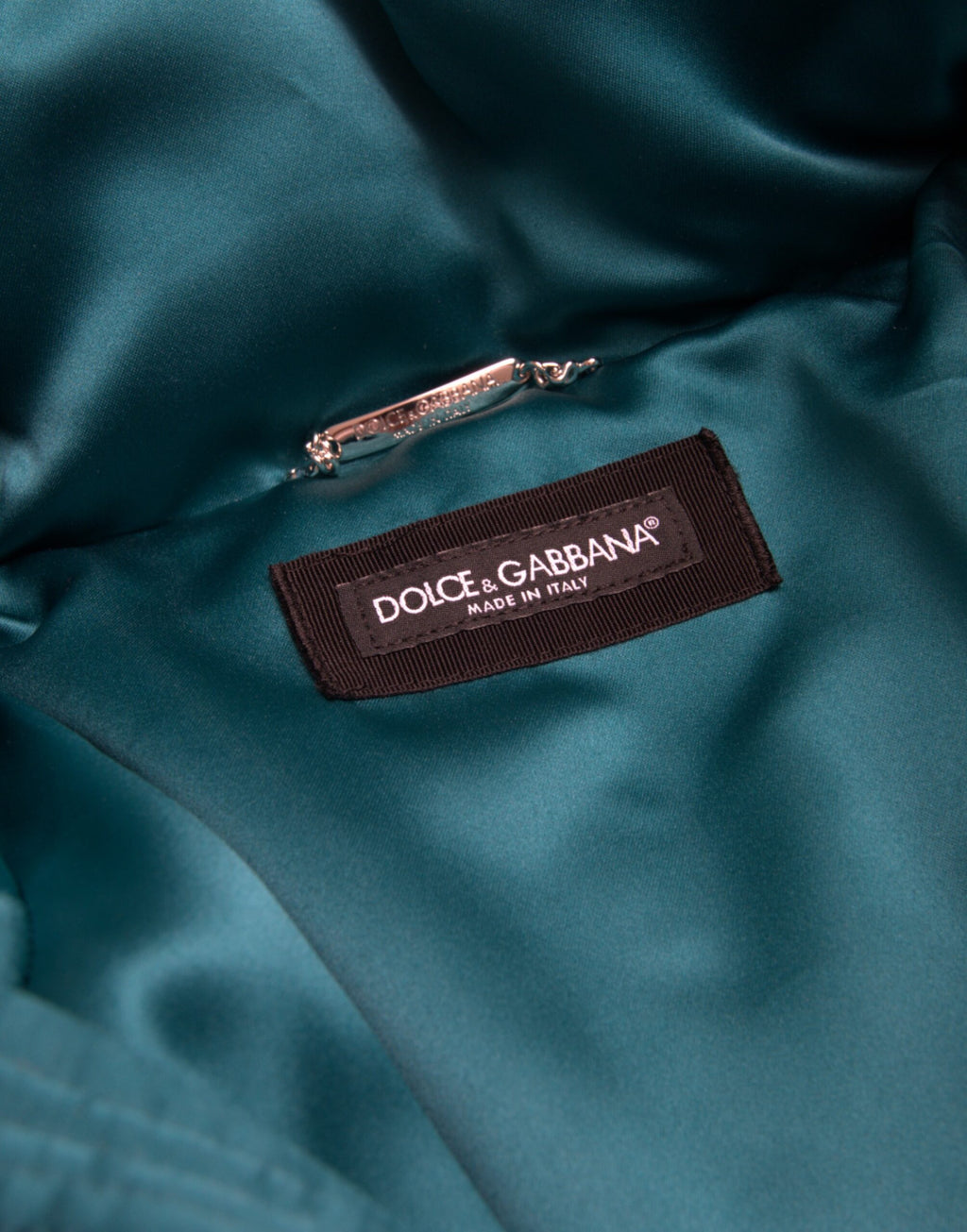 Veste matelassée Dolce & Gabbana à fleurs multicolores, coupe windbreaker, style tendance et coloré.